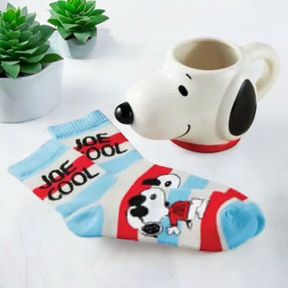 Peanuts Snoopy Joe Cool Mug & Crew Socks Gift Set 20oz Cup Precious Moments New - Picture 2 of 4